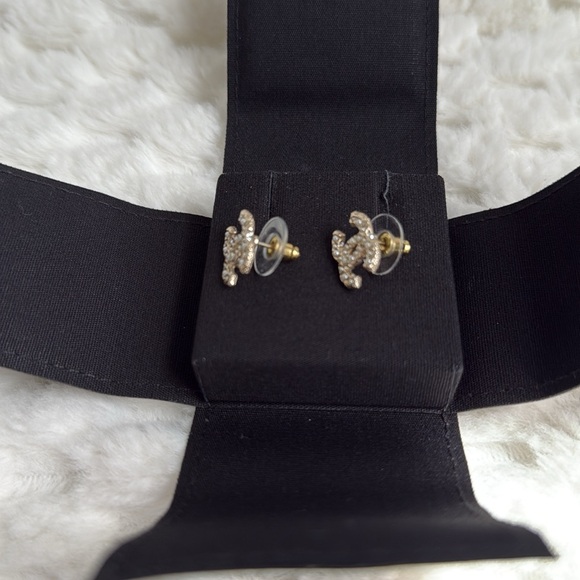 Chanel CC Studs with Faux Pearls-Authentic-EUC - Picture 3 of 7